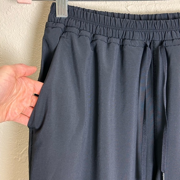 Lululemon black lightweight pants - Picture 3 of 6